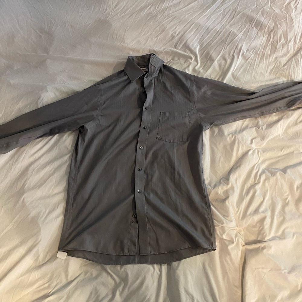 This is a beautiful Joseph Abboud Button down dress shirt.